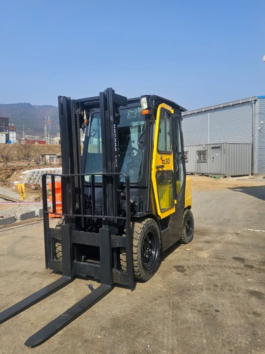 두산 지게차 3톤 디젤 캐빈 노랭이 (3톤)