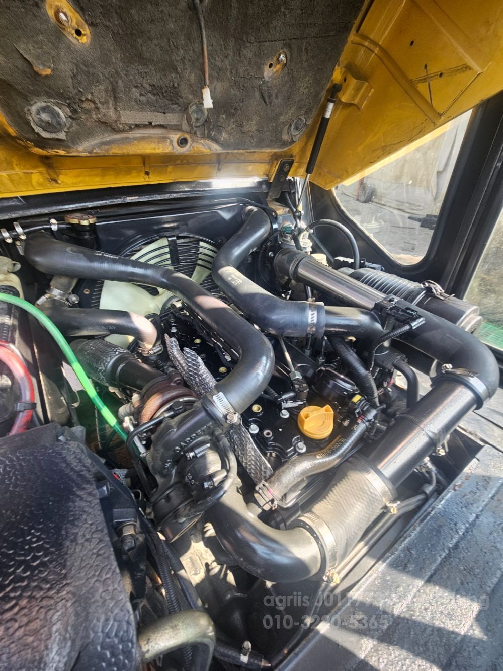 두산 지게차 3톤 디젤 캐빈 노랭이 (3톤) 뒤우측면