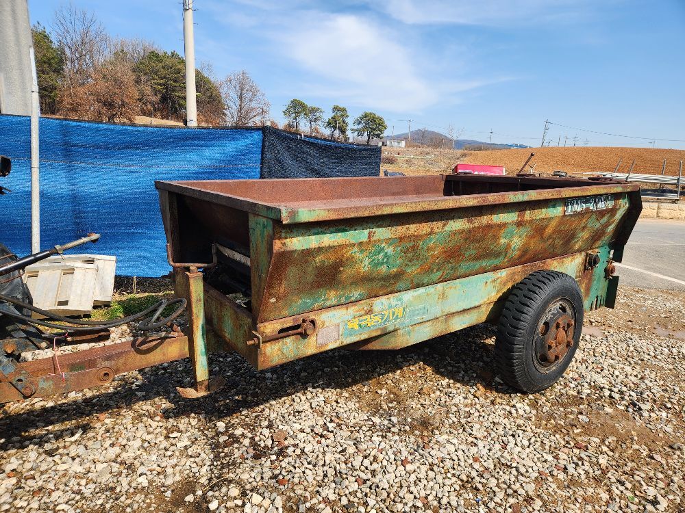 율금YMS-2000F 퇴비살포기 YMS-2000F