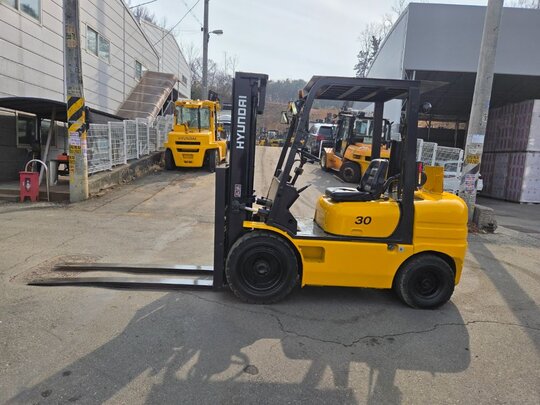 Hyundai Forklift HDF3톤 디젤지게친 (3톤)