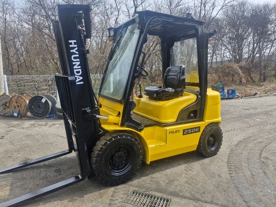 Hyundai Forklift 25DE (2.5톤) 앞좌측면
