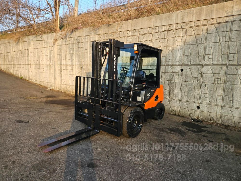Doosan Forklift 중고 D30S-5 디젤 3톤 (3톤) 뒤우측면