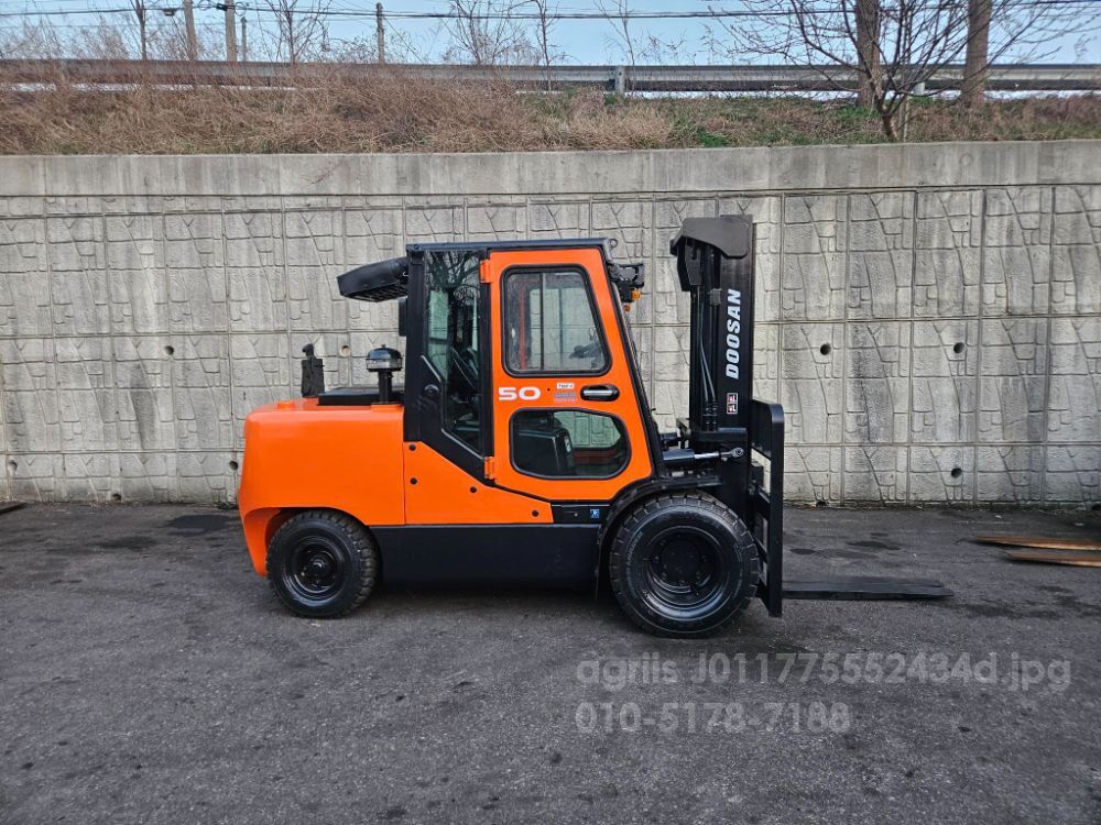 Doosan Forklift 중고 D50C-7 디젤 미니5톤 (5톤) 뒤우측면