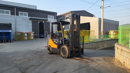 두산 지게차 D25SE-5 3단마스트 (2.5톤)