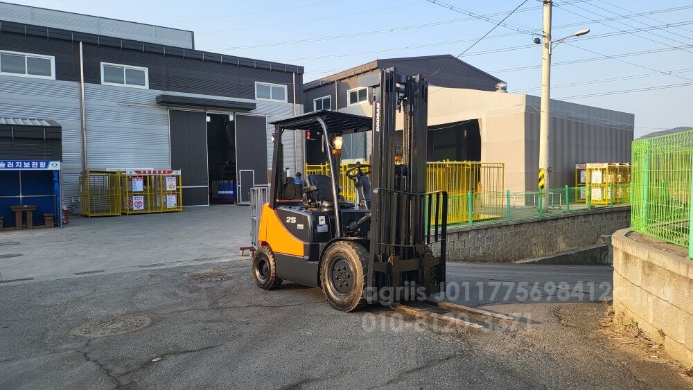 Doosan Forklift D25SE-5 3단마스트 (2.5톤)