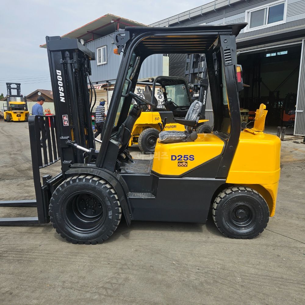 Doosan Forklift D25S-3 더블타이어 사이드쉬프트 (3톤) 뒤우측면