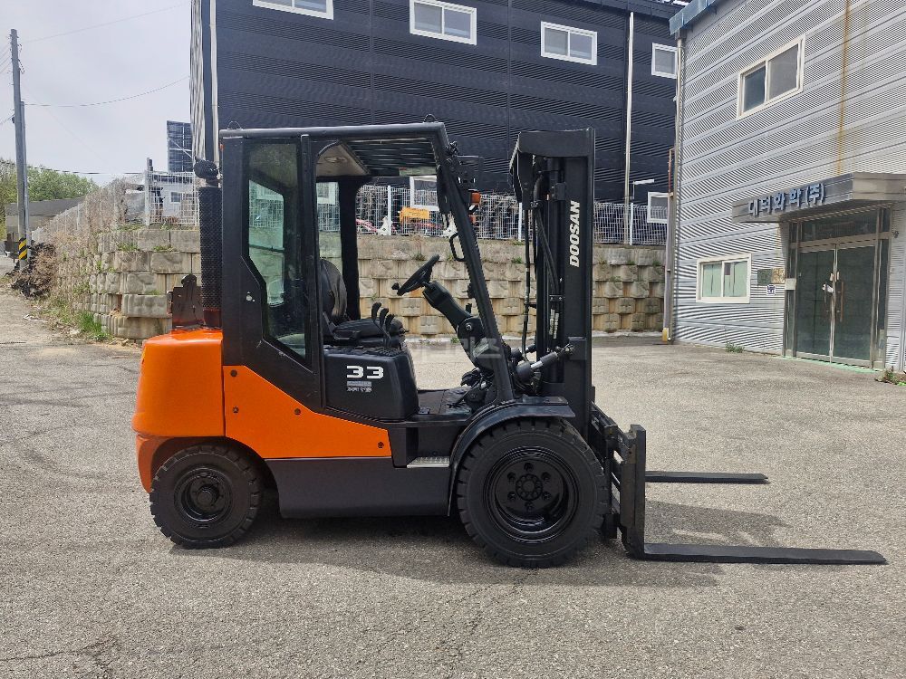 Doosan Forklift 3.3톤 3단마스트 (3톤)