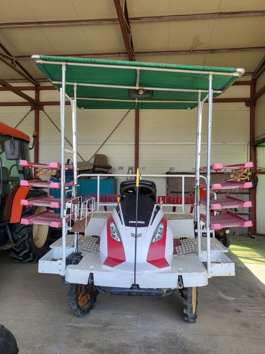 Yanmar Rice transplanter YR8D () 앞좌측면