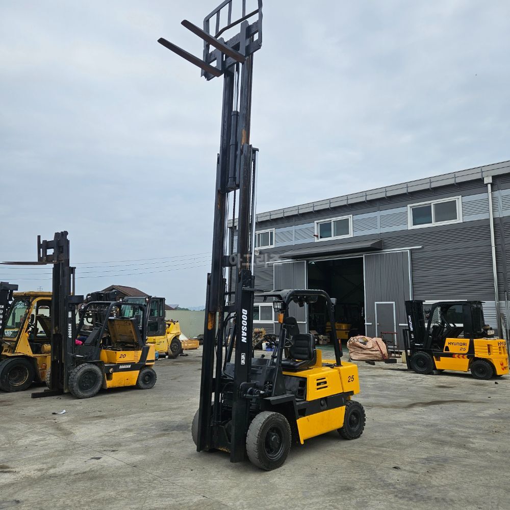Doosan Forklift FD2.5톤3단 (2.5톤)