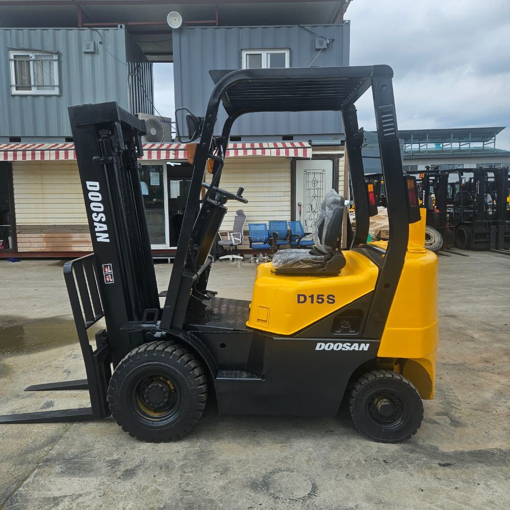 두산 지게차 D15S-3 중고 (1.5톤) 뒤우측면