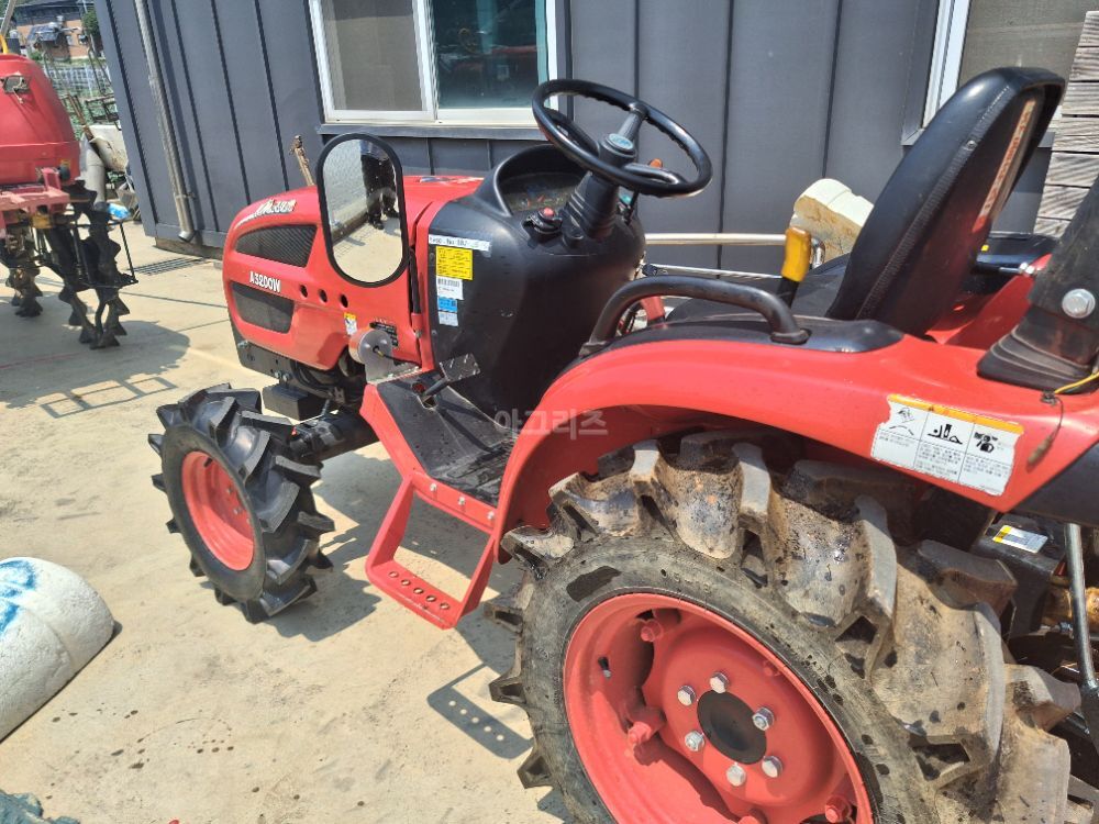  Tractor A3200 (30hp) 뒤우측면