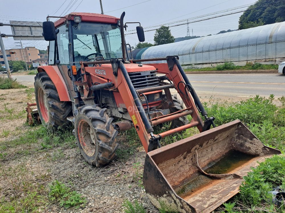  Tractor GM73 (73hp) 뒤우측면
