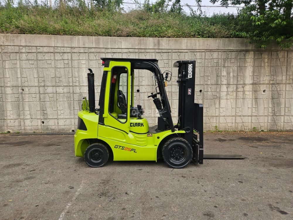  Forklift 중고 GTS25D 디젤 2.5톤 (반캐빈, 사이드쉬프트) 뒤우측면