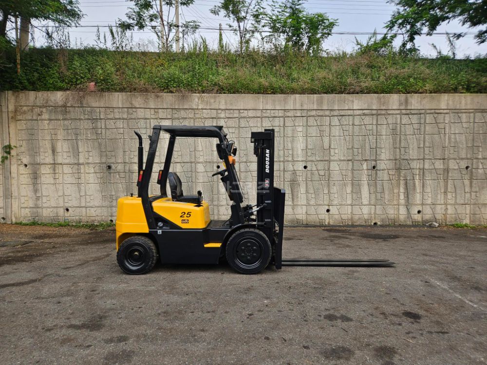  Forklift 중고 D25S-3 디젤 2.5톤 (2.5톤) 뒤우측면