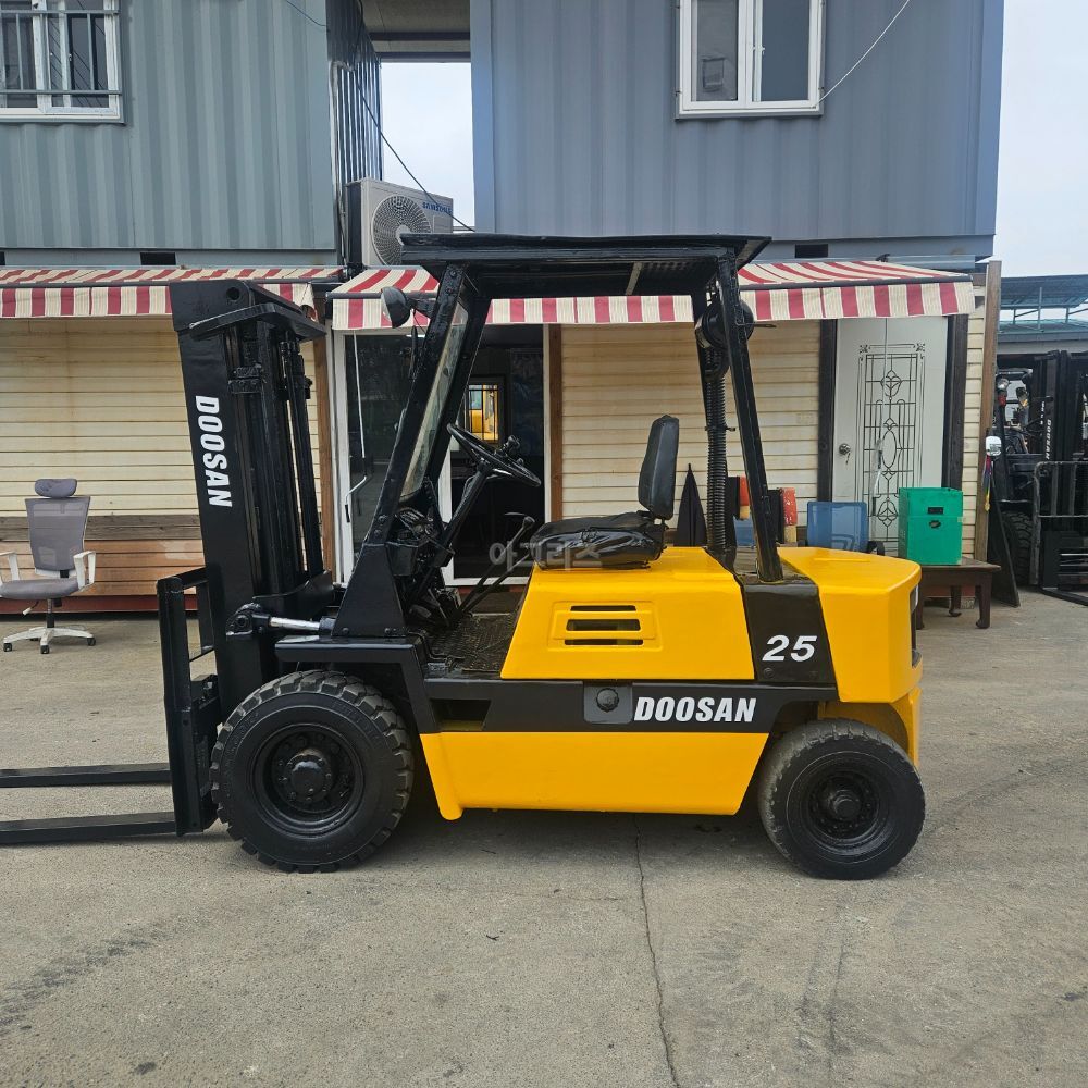 두산 지게차 FD25M (2.5톤)