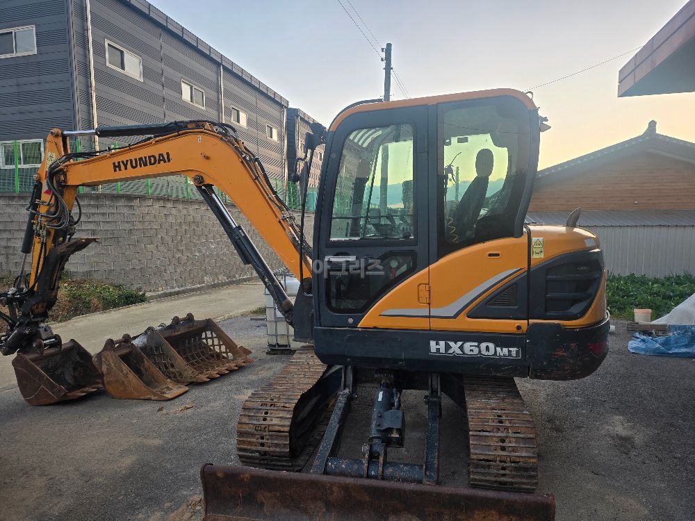 현대 굴삭기 HX60MT (6.0톤)