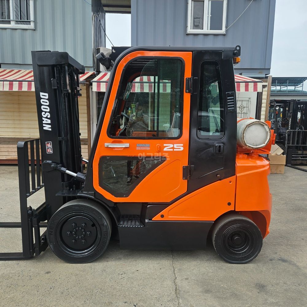 Doosan Forklift G25S-7 사이드쉬프트 (2.5톤) 뒤우측면