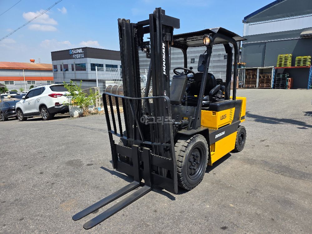 Doosan Forklift LD2.5톤 (2.5톤) 뒤우측면