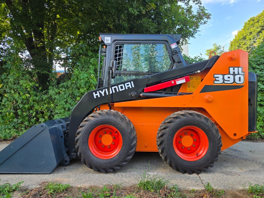  Skid steer loader HL390  뒤우측면