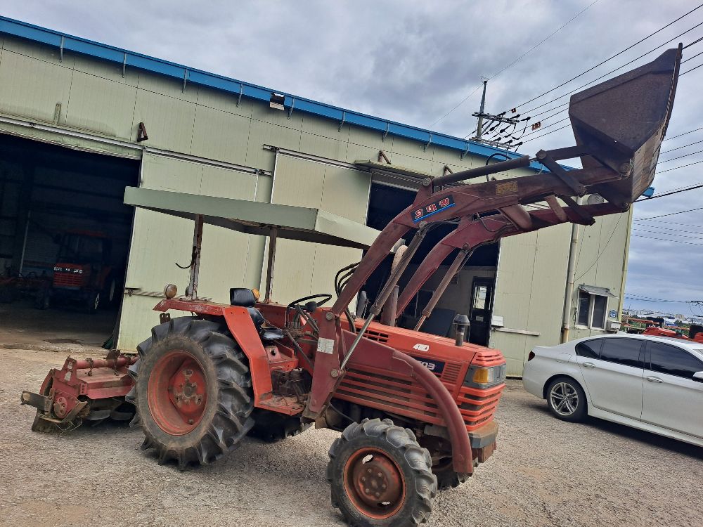  Tractor L3503 (35hp) 뒤우측면