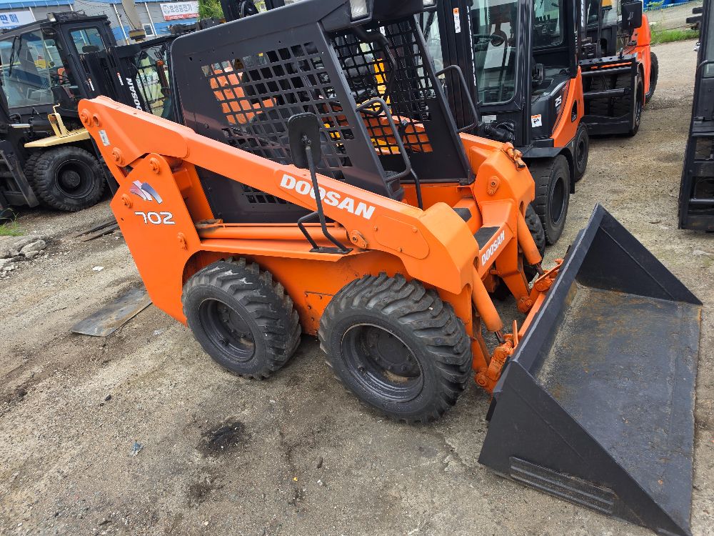 Doosan Skid steer loader DSL702 