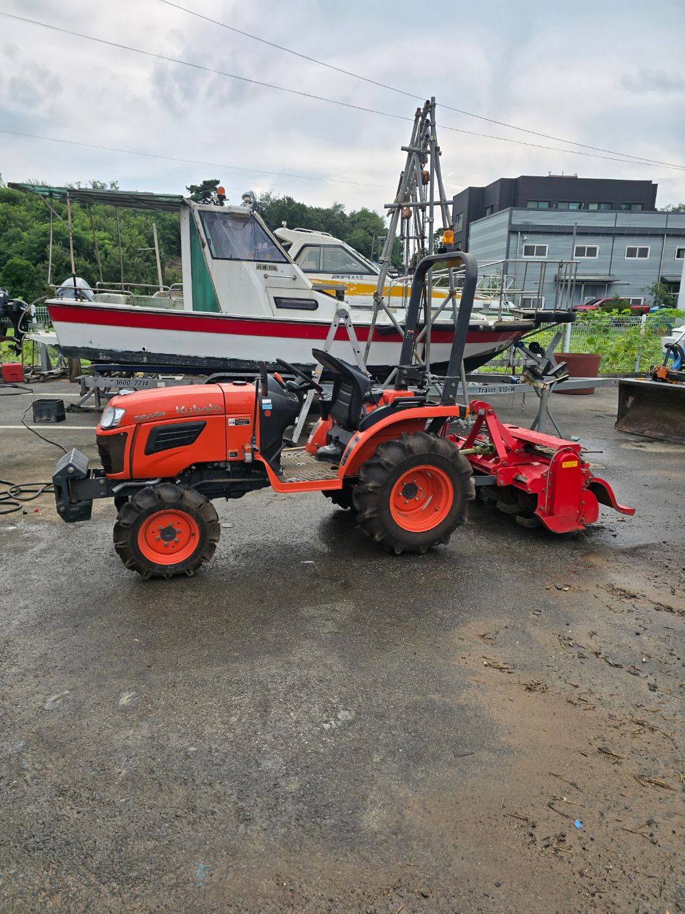 Kubota Tractor B2320 (20.9hp)