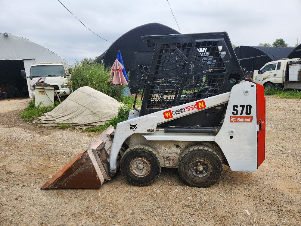 BOBCAT 스키드로더 S70