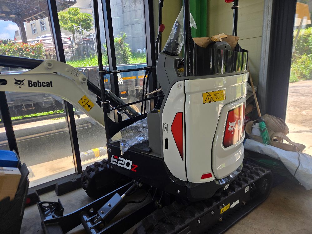  굴삭기 bobcat 미니 E20 (2.0톤)