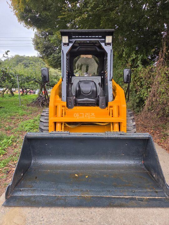 Hyundai Skid steer loader 67 