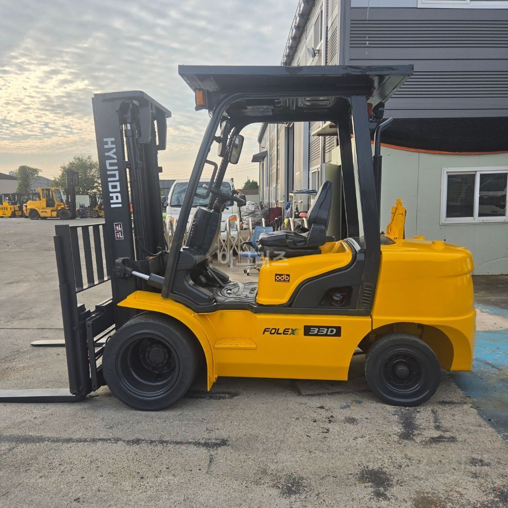 Hyundai Forklift 포렉스33D (3.3톤) 뒤우측면