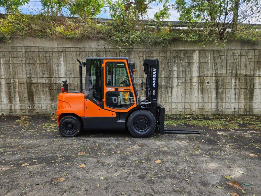 Doosan Forklift 중고 D35S-5 디젤 3.5톤 (캐빈, 편개식자동발, 싱글타이어) 뒤우측면