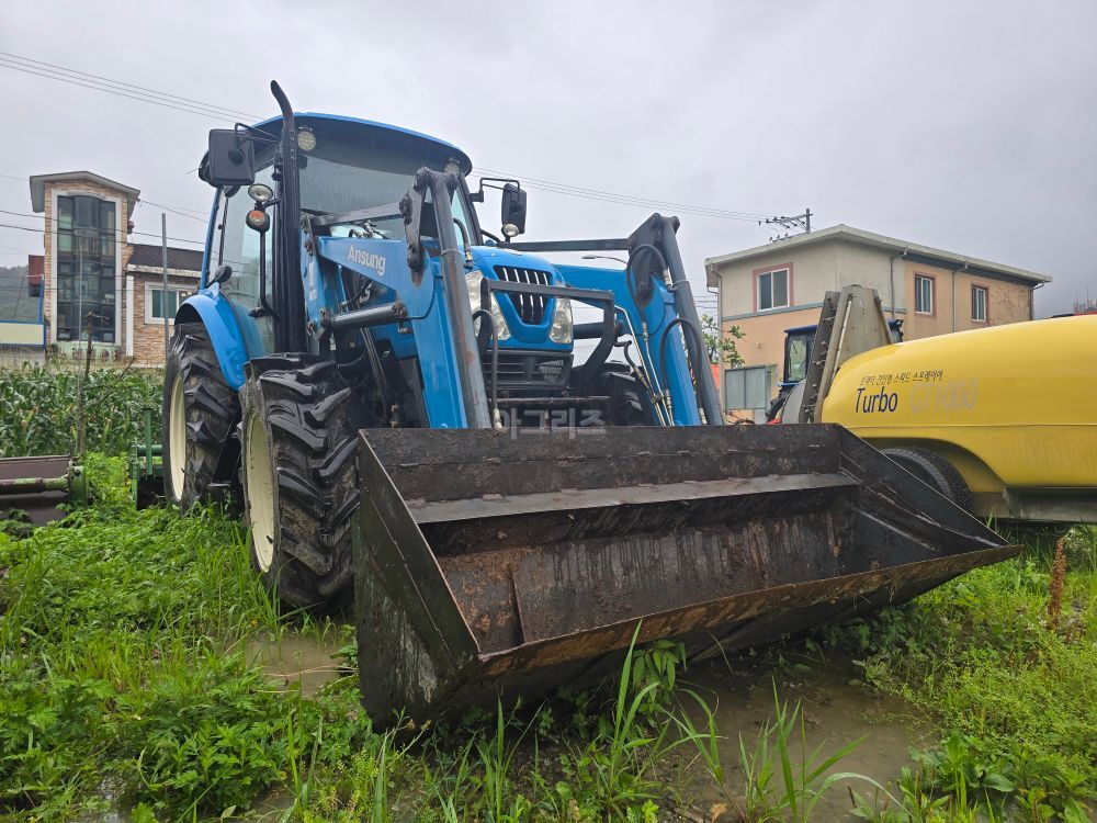 LS Tractor P7185 (88hp)