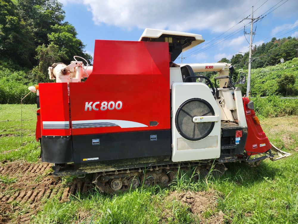 국제 콤바인 KC800 (4조식) 뒤우측면