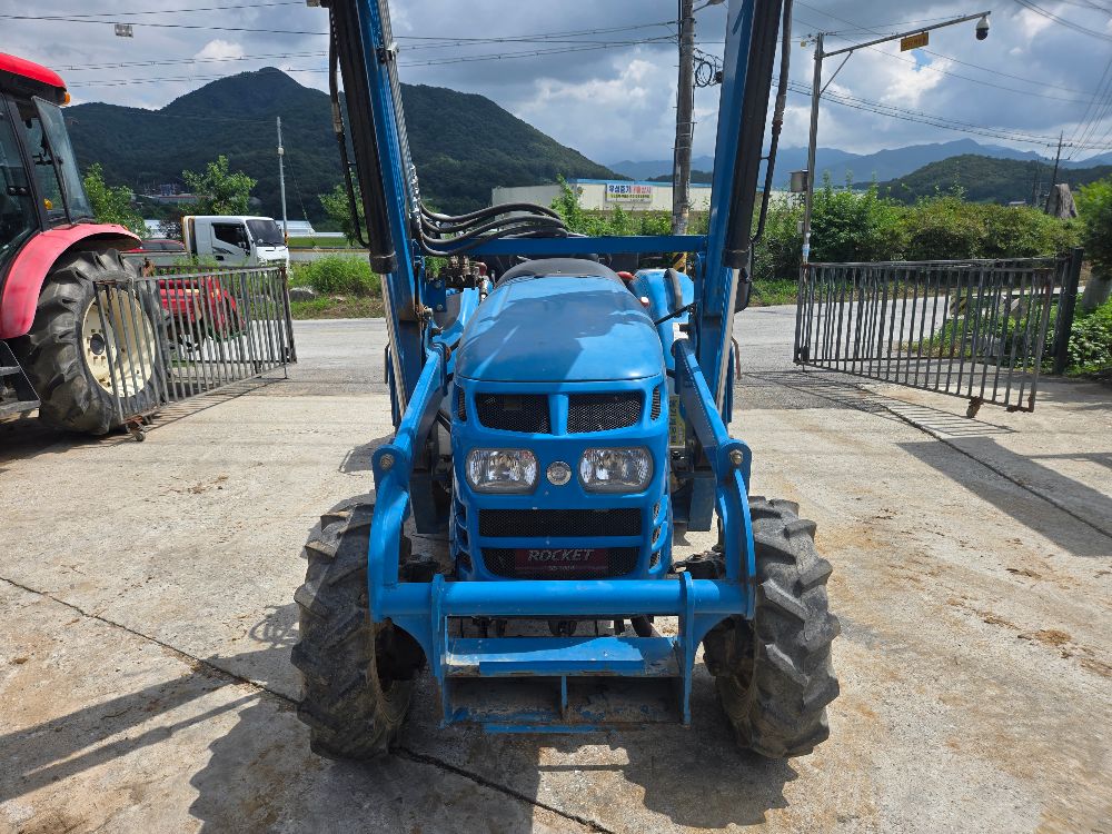 LS Tractor I28 (28hp)