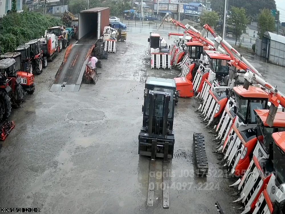 Kubota Combine Harvester ~ 트랙터 매입합니다. (5Rows) 뒤우측면