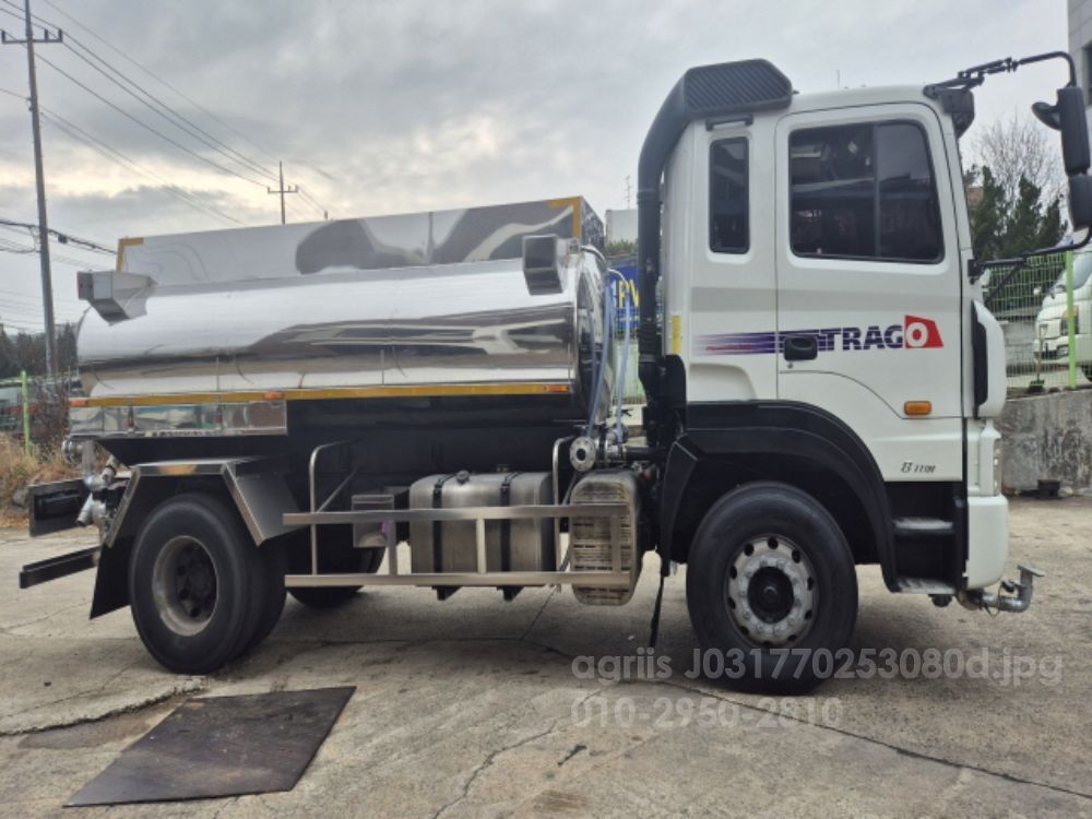  8000리터살수차 살수차  뒤우측면