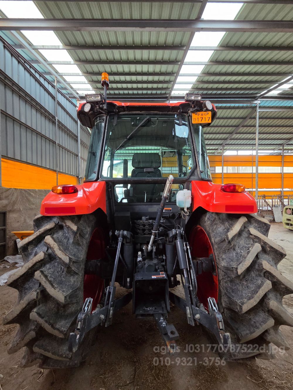 구보다 트랙터 M5-1141 (114마력) 뒤우측면