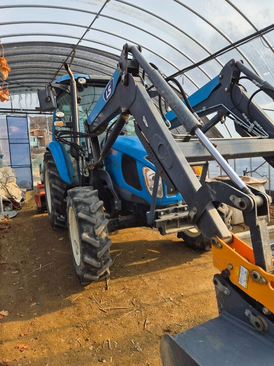 LS 트랙터 MT5.73 (73.9마력) 앞좌측면