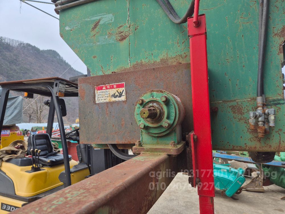 태광 퇴비살포기 트랙터용 2톤로터리방식