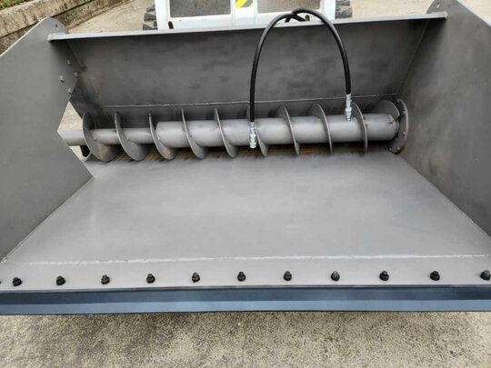 스키드로더 사료급이기 스키드로더 s9999 앞좌측면