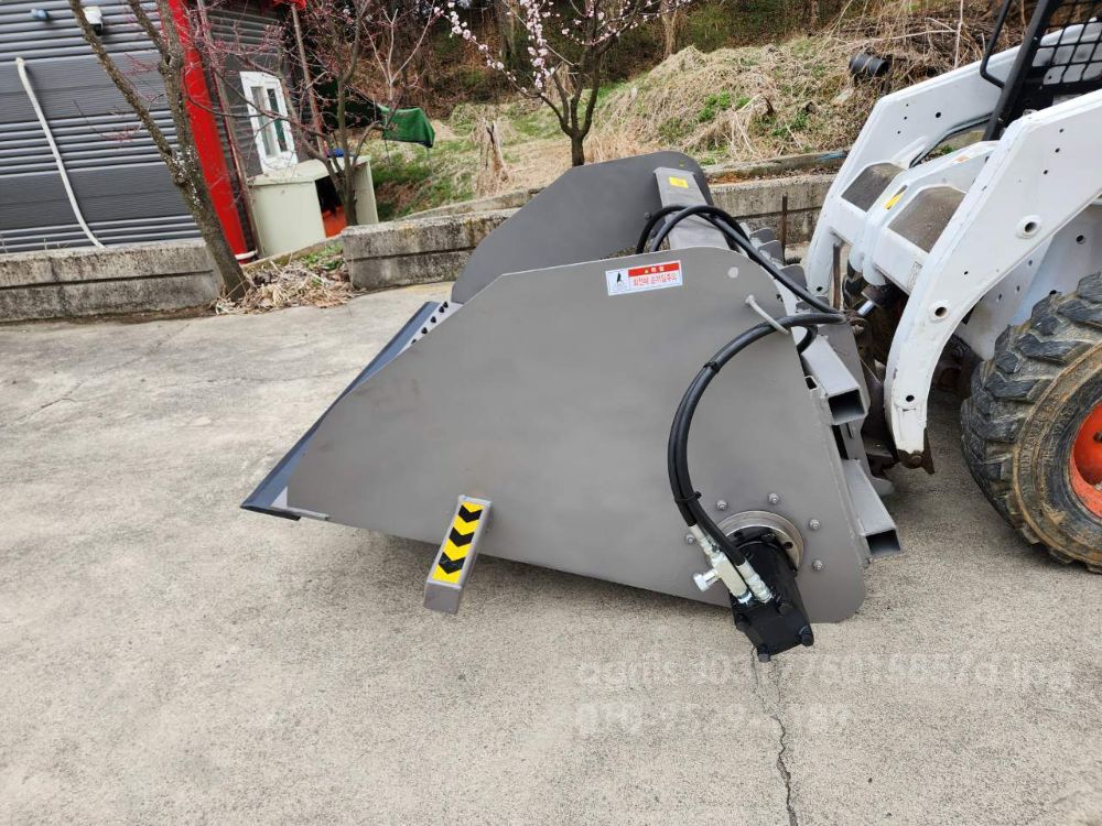 스키드로더 사료급이기 스키드로더 s9999 뒤우측면