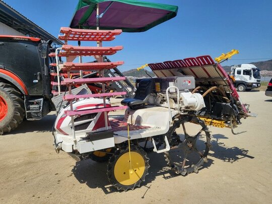 얀마 이앙기 YR6DZ-F (6조식) 앞좌측면