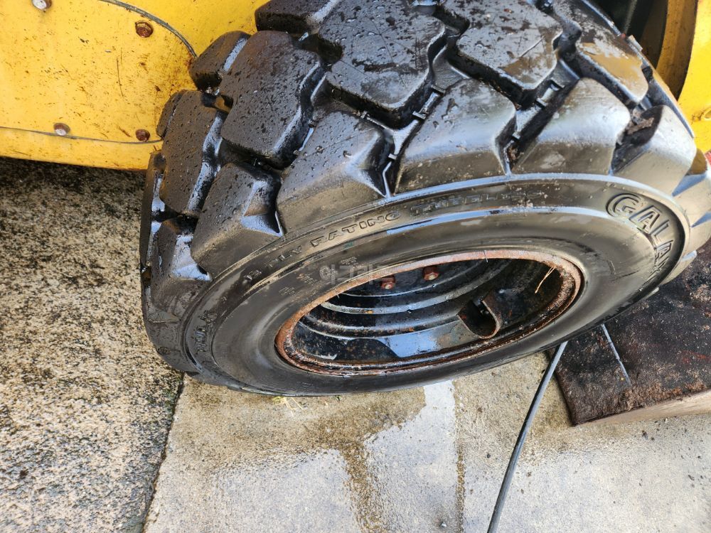 휠타이어  곰발 12-16.5 스키드로더 12-16.5 곰발 및 웨이트