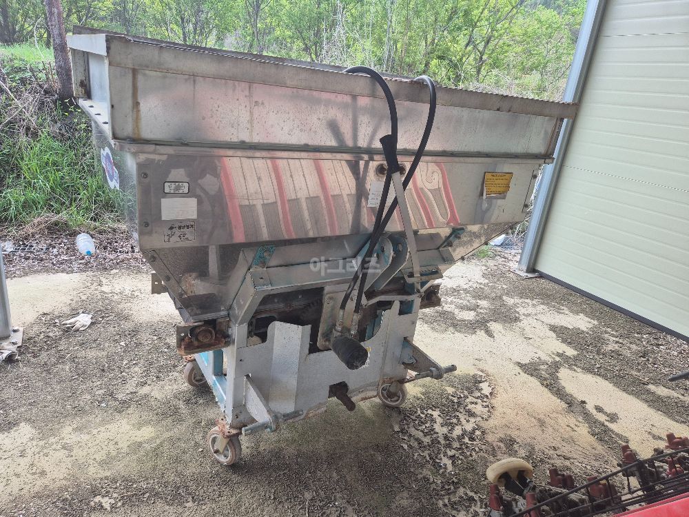  살포기 트랙터용 유기질 