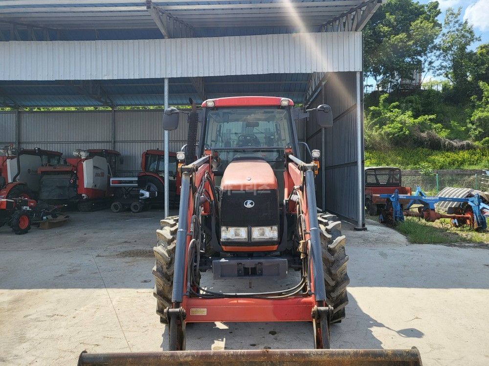 Kubota Tractor M105X (105hp)