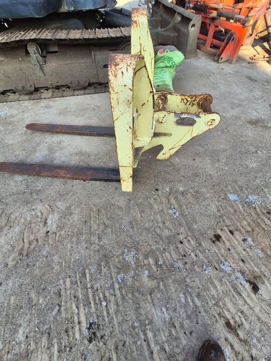  Excavator 대한지게발 회전링크 겸용 (3톤)