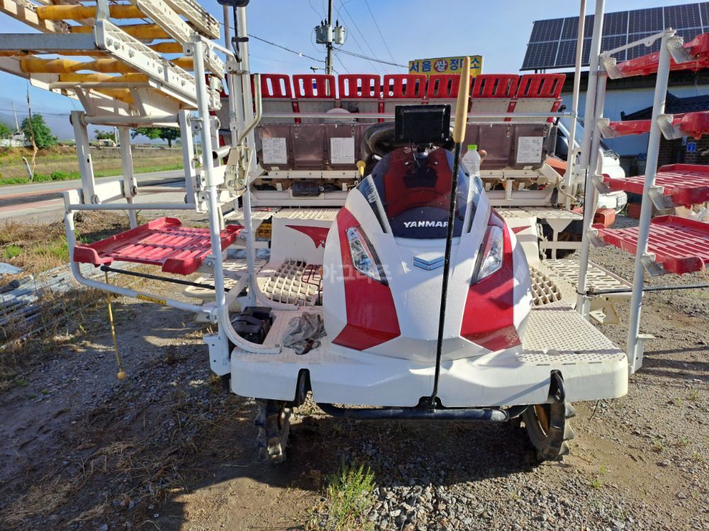 Yanmar Rice transplanter YR8D (8Rows)