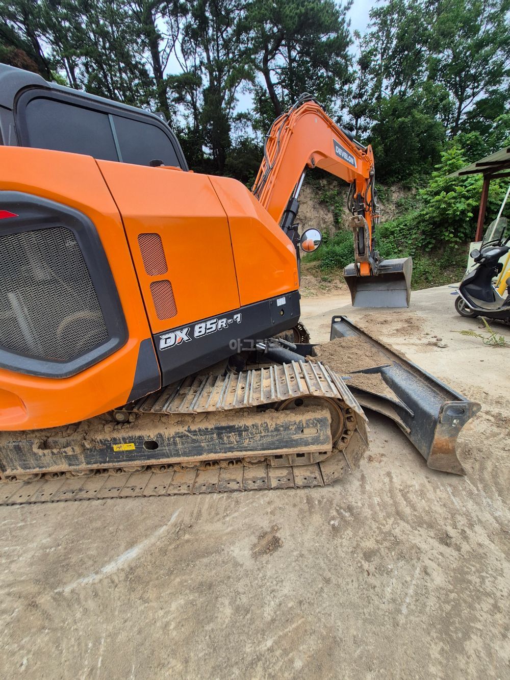  Excavator 디벨론04굴착기 (8.5톤)