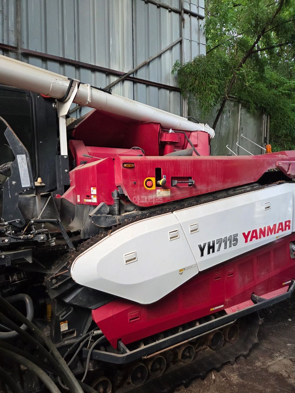 Yanmar Combine Harvester YH7115 (7Rows)