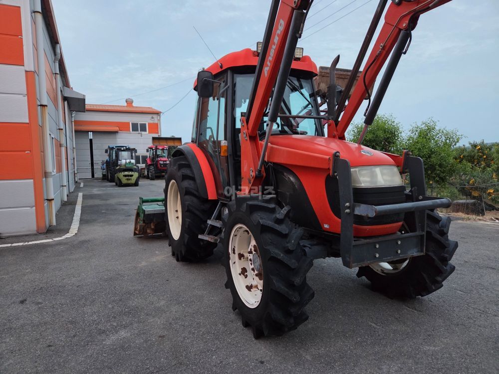 Daedong Tractor LX68 (68hp) 뒤우측면